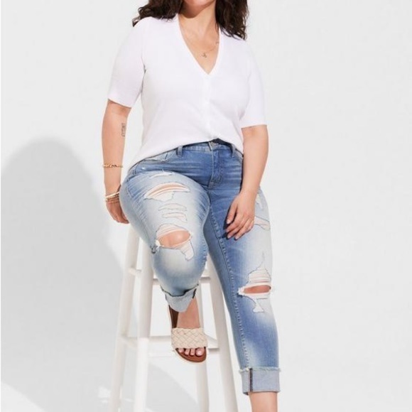 torrid Sweaters - 🆕 NWT torrid 2 *Host Pick * White V Neck Button Up Cardigan Long Short Sleeves